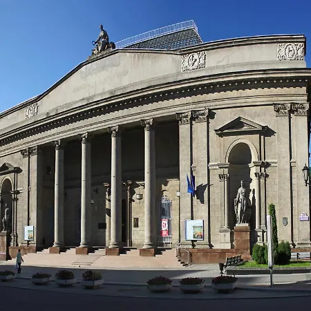 вип-квартира на независимости 23/15 *